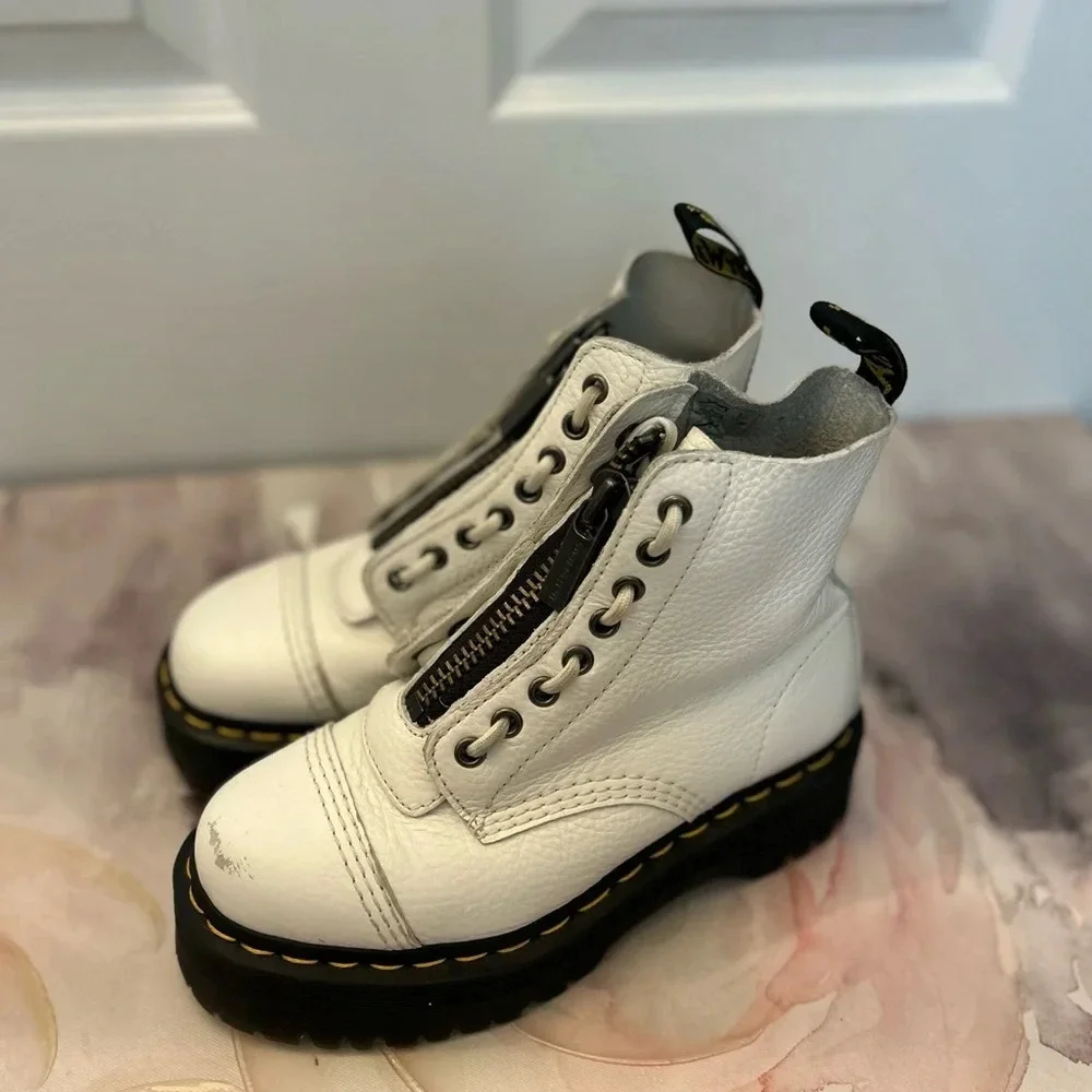 ! Dr. Martens SINCLAIR MILLED LEATHER PLATFORM BOOTS MSRP$250 in white